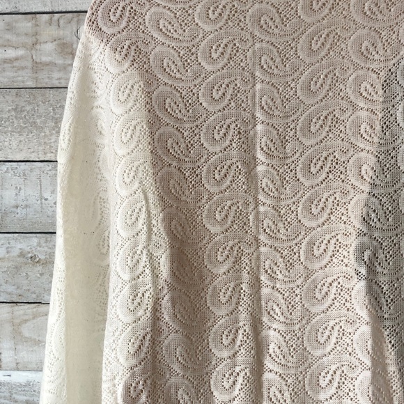 Vintage Lace Knit Paisley design fringe cape - Picture 10 of 13